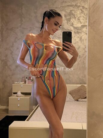 Isabel_Luxury_Hot