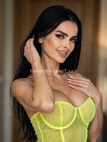 Isabel_Luxury_Hot