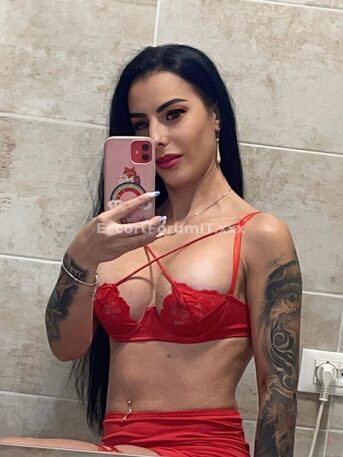 Sara Top