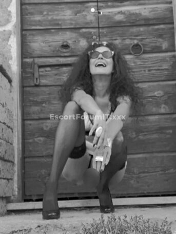 Rachele Red passion
