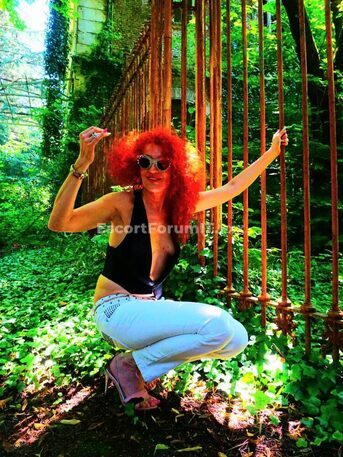 Rachele Red passion