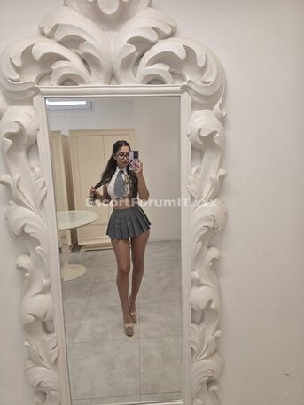 TOP KARINA