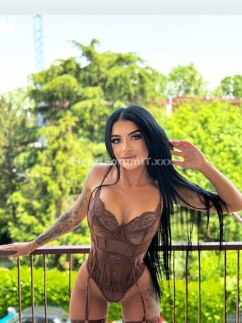 ANYA_LUX_ESCORT
