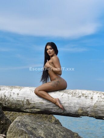 ANYA_LUX_ESCORT