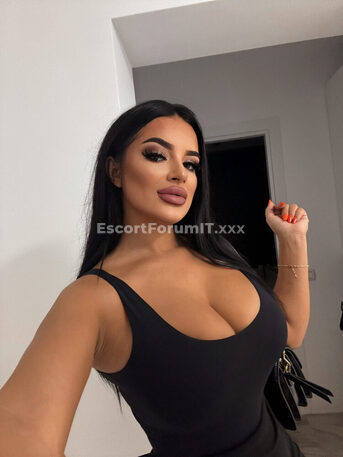 Sara Top